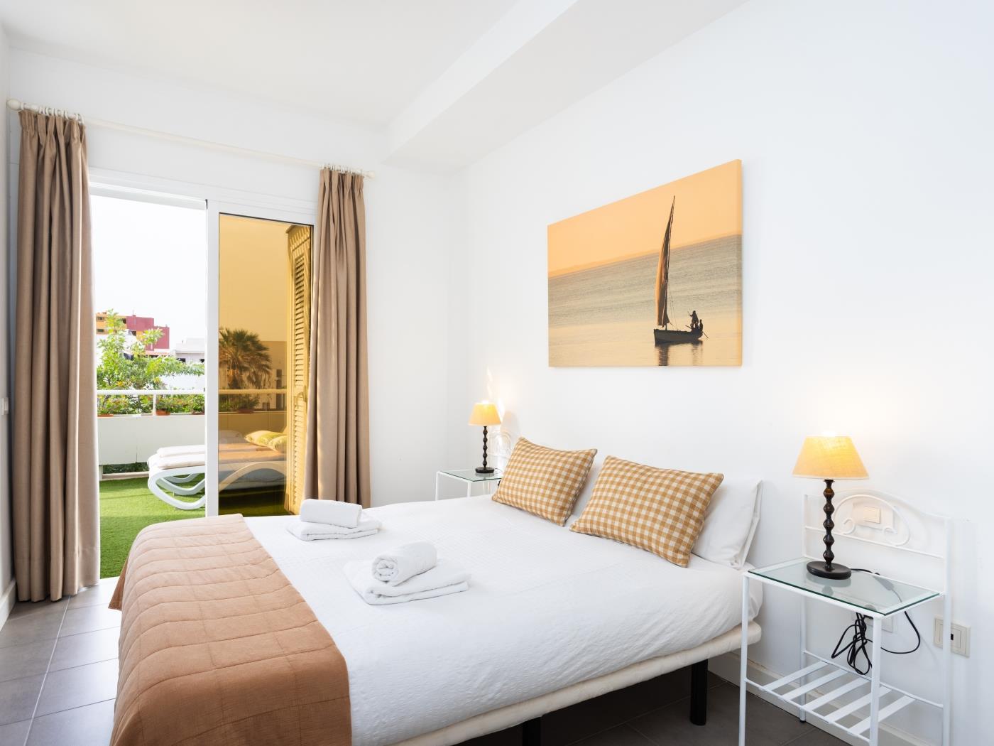 Apartment on the beach, work area and private parking - PillowAbroad in Porís de Abona
