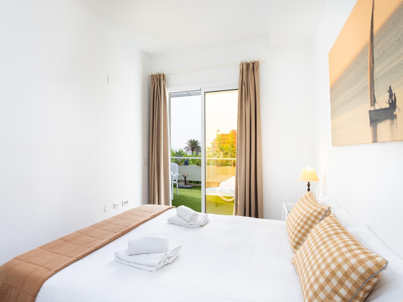 Apartment on the beach, work area and private parking - PillowAbroad in Porís de Abona