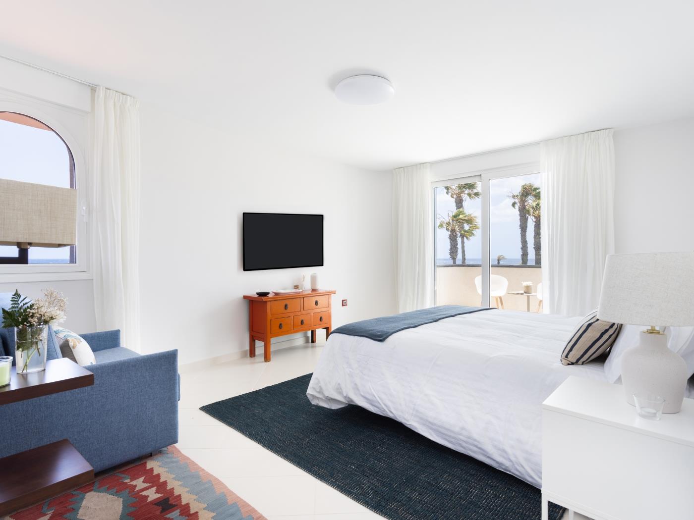 Villa Fiorita | Beachfront + Heated Private Pool in Amarilla Golf