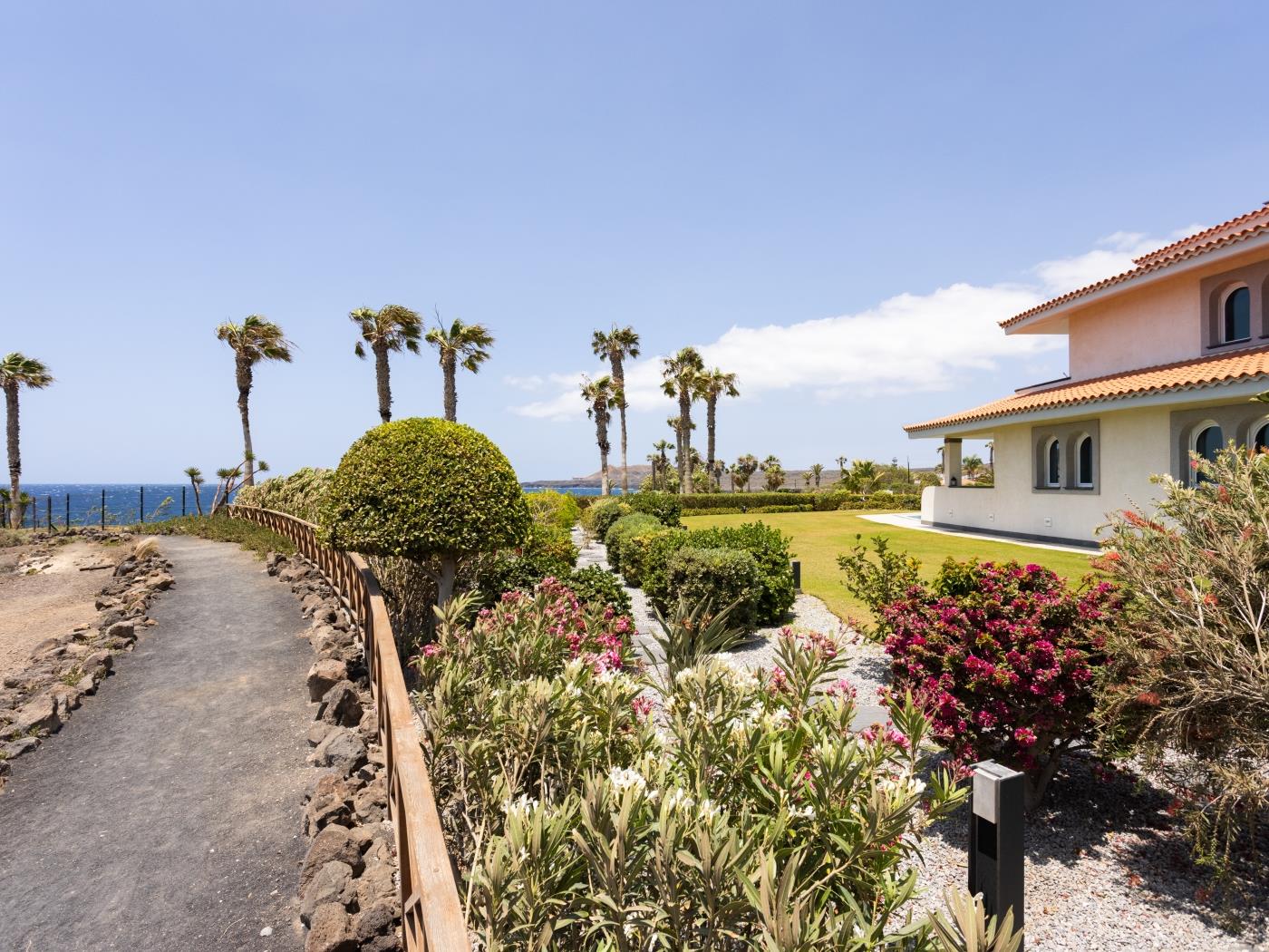 Villa Fiorita | Beachfront + Heated Private Pool in Amarilla Golf