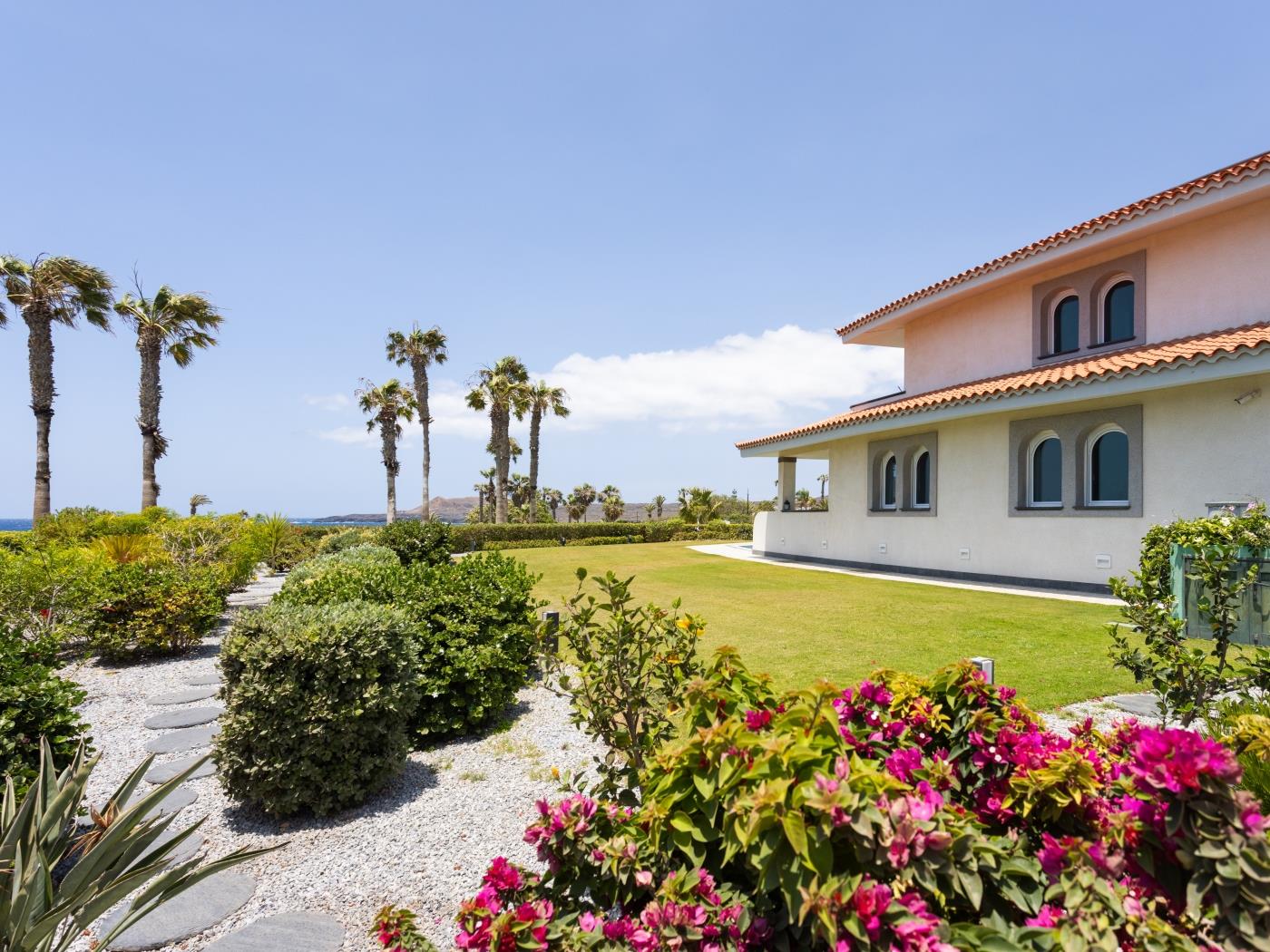 Villa Fiorita | Beachfront + Heated Private Pool in Amarilla Golf
