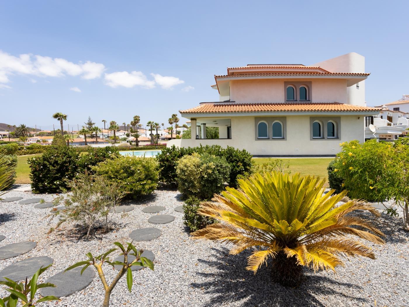 Villa Fiorita | Beachfront + Heated Private Pool in Amarilla Golf