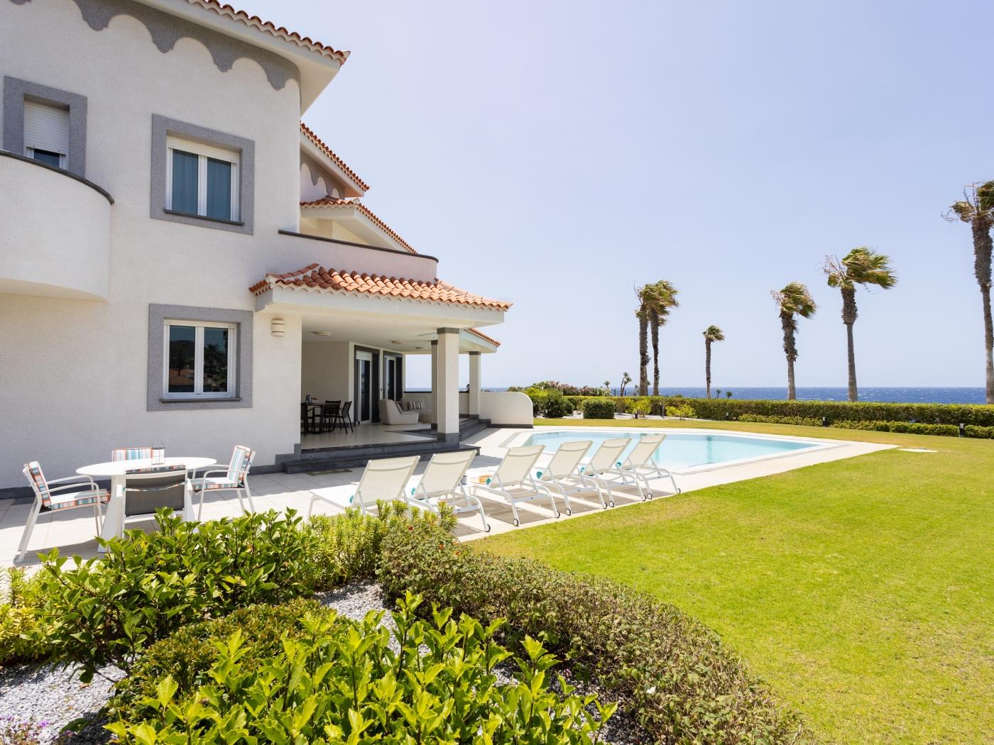 Villa Fiorita | Beachfront + Heated Private Pool in Amarilla Golf