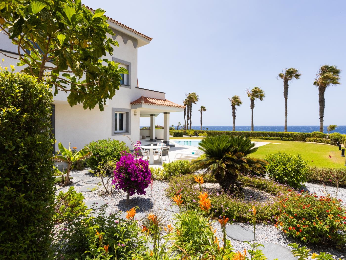 Villa Fiorita | Beachfront + Heated Private Pool in Amarilla Golf